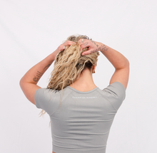 Load image into Gallery viewer, Elevation Seamless Short Sleeve Crop Top | Light Grey
